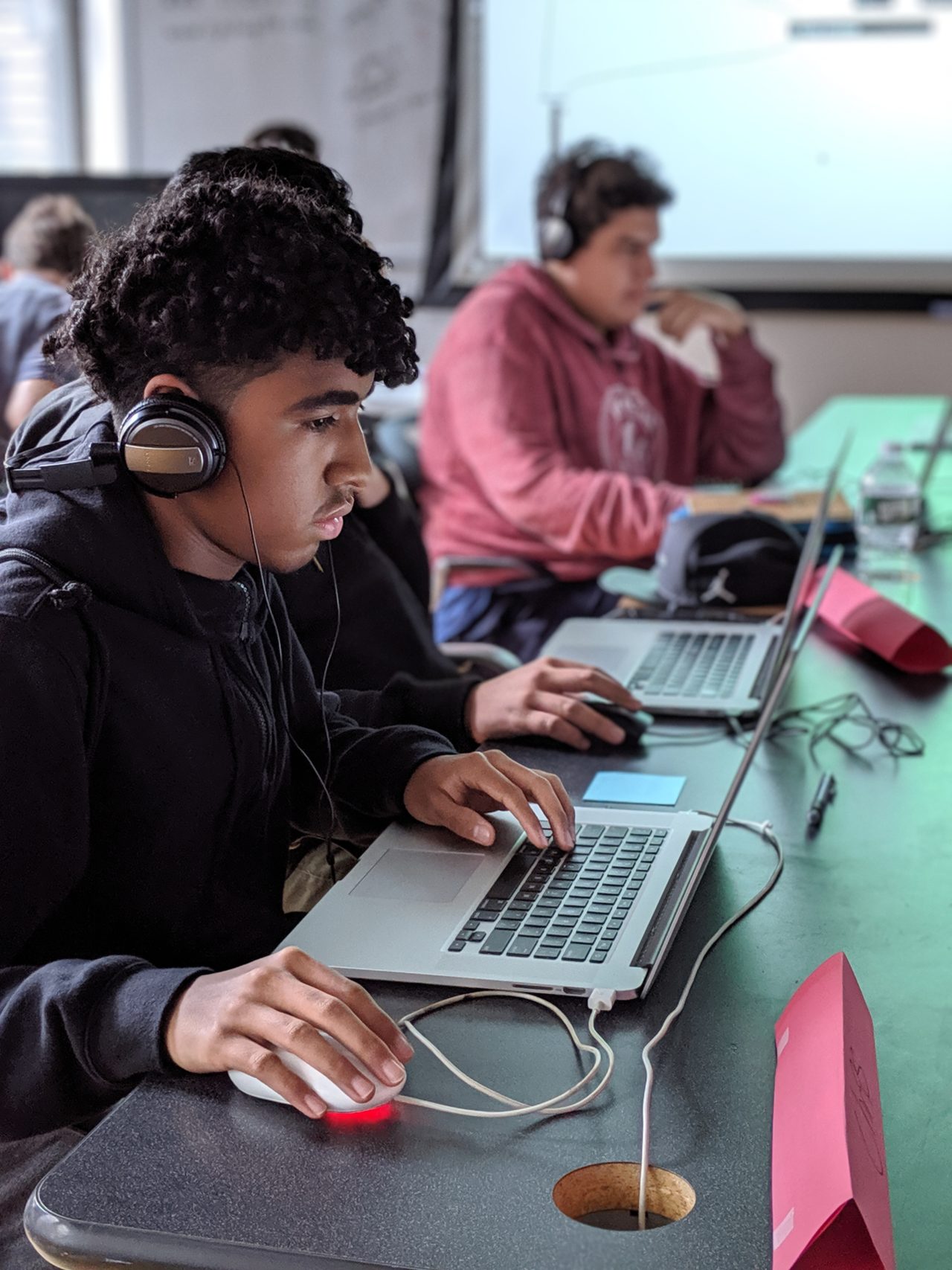 DDC 2019 Students on the computer learning Max