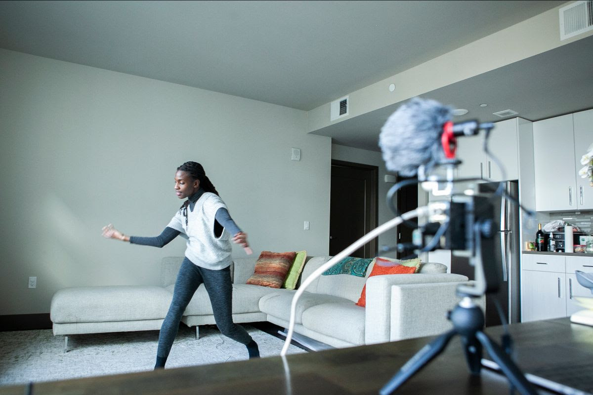 Valencia James, using her project Volumetric Performance Toolkit, to perform in 3D from her living room.